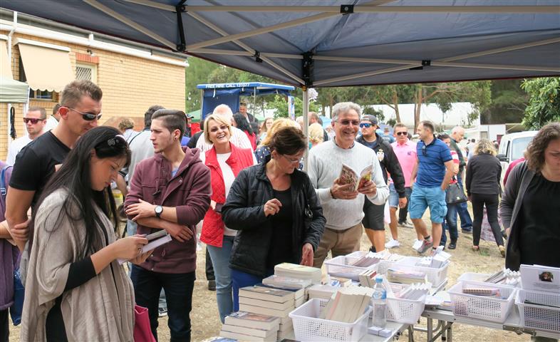 Štand knjiga Beograd onlajn kompanije