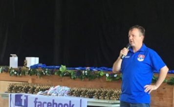 Zoran Golub predsednik FK Beograd pozdravlja sve prisutne na trojeskoj večeri kluba